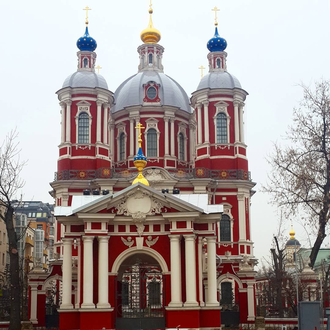 Церковь климента римского. Церковь Климента папы Римского в Москве. Климентовский переулок храм священномученика Климента. Церковь папы Климента на Пятницкой. Храм сщмч Климента папы Римского в Замоскворечье.