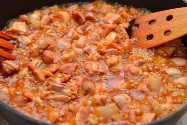 Фарфалле с курицей и мёдом.Время приготовления - 30 минутИнгредиенты:Фарфалле — 500 гКуриная голень ... - 4