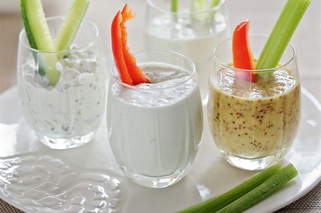 Полезная замена майонезу.Этот соус, который куда полезнее и вкуснее!Майонез — далеко не самый ...