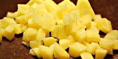 Нежнейший сырный суп с курицей. Ингредиенты: Филе куриной грудки — 1 шт. Морковь — 1 шт. Картофель — ... - 2