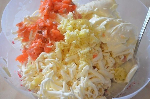 Сырные шарики с крабовыми палочками.Закуска из крабового мяса (или палочек) очень популярна. ... - 5