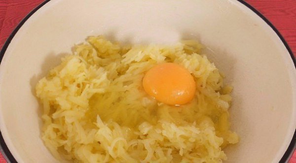 КАРТОФЕЛЬНАЯ ПИЦЦА НА СКОВОРОДЕ.ИНГРЕДИЕНТЫ: картофель отварной в мундире - 3 шт.; яйцо - 1 шт.; ... - 2