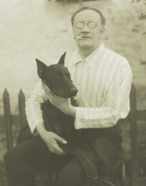 Сергей Есенин.СОБАКЕ КАЧАЛОВАДай, Джим, на счастье лапу мне,Такую лапу не видал я сроду.Давай с ...