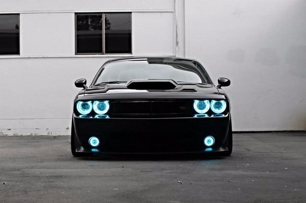 Dodge Challenger - 2