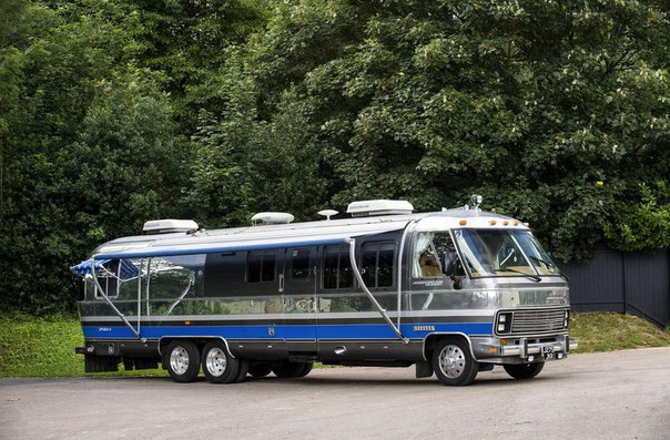 Airstream 350LE Class A Motorhome (1992).    Chevrolet.