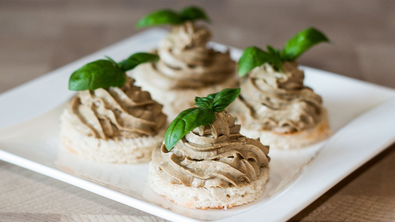 Вкусный паштет из куриной печени.Ингредиенты:400-450 г куриной печени,1 крупная луковица,1 отварная ...