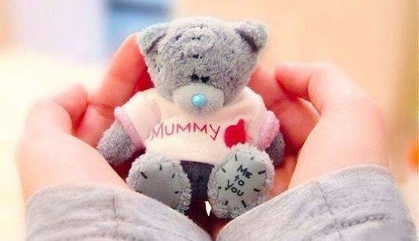 Любите Маму, пока она смеётся... И теплотой горят её глаза... И голос её в душу вашу льётся... ...