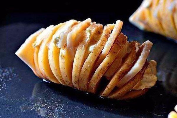 Запеченый картофель с сыром. Обычный картофель можно приготовить так, что он не уступит лучшим ... - 4