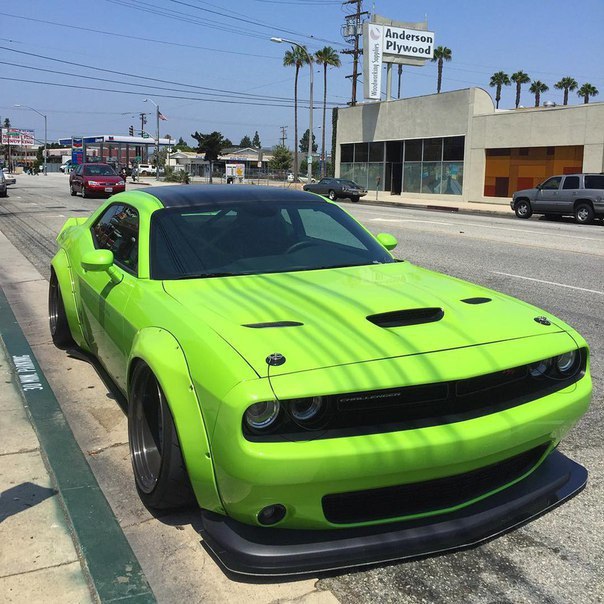 Dodge Challenger - 2