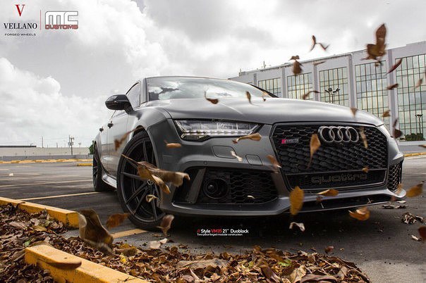 Grey Audi RS7