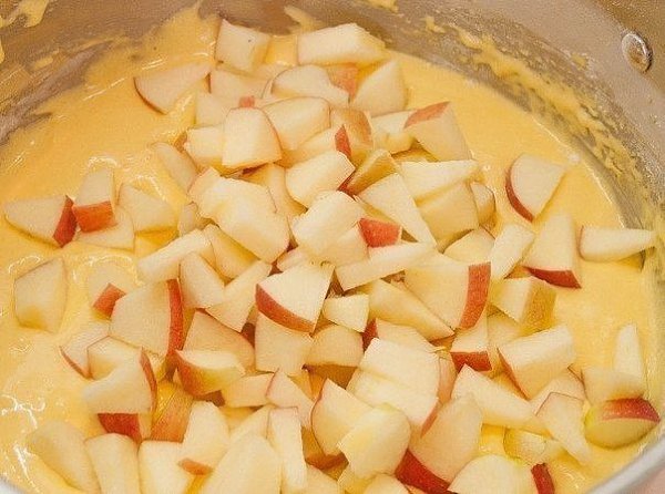 Пышная шарлотка с яблоками в мультиварке. Рецепт для тех, кто дорожит своим временем! Подготовка ... - 7