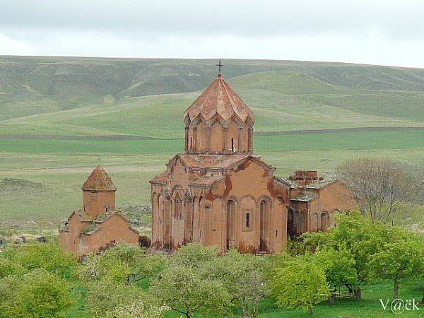 Памятники в Армении Гюмри