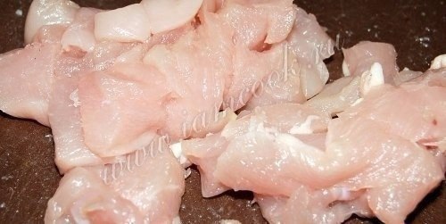 Нежнейший сырный суп с курицей. Ингредиенты: Филе куриной грудки — 1 шт. Морковь — 1 шт. Картофель — ... - 3