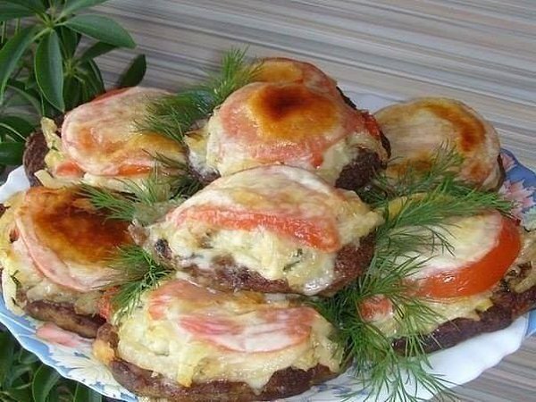 Печень с овощами.Ингредиенты:Печень говяжья.-300 гр.Яйцо-1 шт.Соль ,перец.майонез-1 стол.л.мука-1 ...