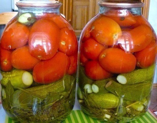 Помидоры с огурцами на зиму (овощное ассорти).Для тех, кому не очень нравится долго стоять у плиты и ...