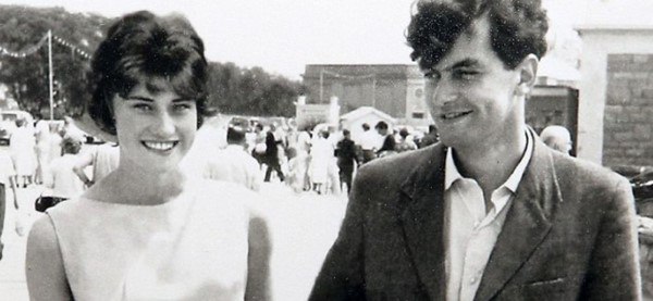 НИКТО НЕ ДОГАДЫВАЛСЯ, ЧТО ОН СДЕЛАЛ ПОСЛЕ СМЕРТИ ЖЕНЫ. ПОКА НЕ ПРОШЛО 20 ЛЕТ. Уинстон Хоус решил ...