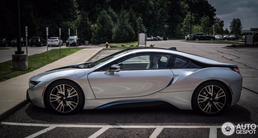 BMW i8