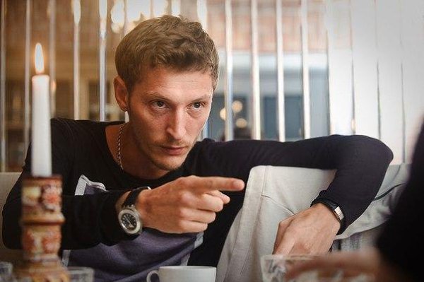 Женщин обижать не надо... У них разгон от милой зайки до жуткой ведьмы 1,5 секунды и тормозного пути ...