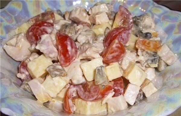 Салат с копченной курочкой
