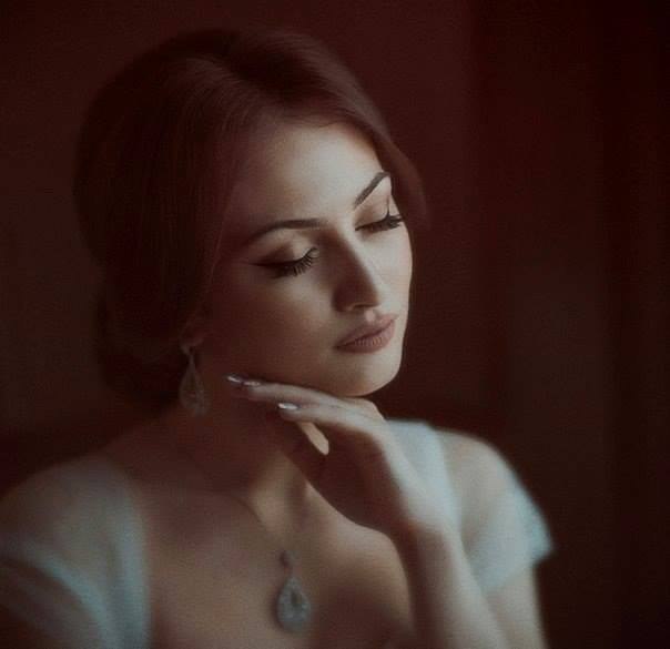 Р. Не целуют тебя, да не балуют, И не носят охапки роз, Ты хоть раз находила мужчину, С которым ты ...