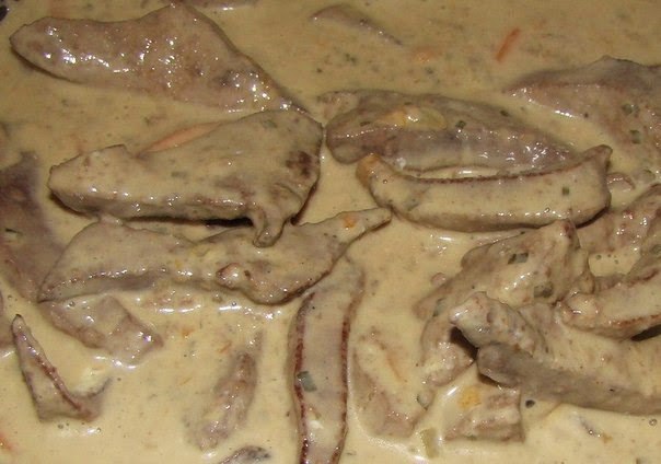 Печёночка в сырном соусе.Очуметь какая печёночка! Подливка прелестная! На гарнир что угодно: рис, ...