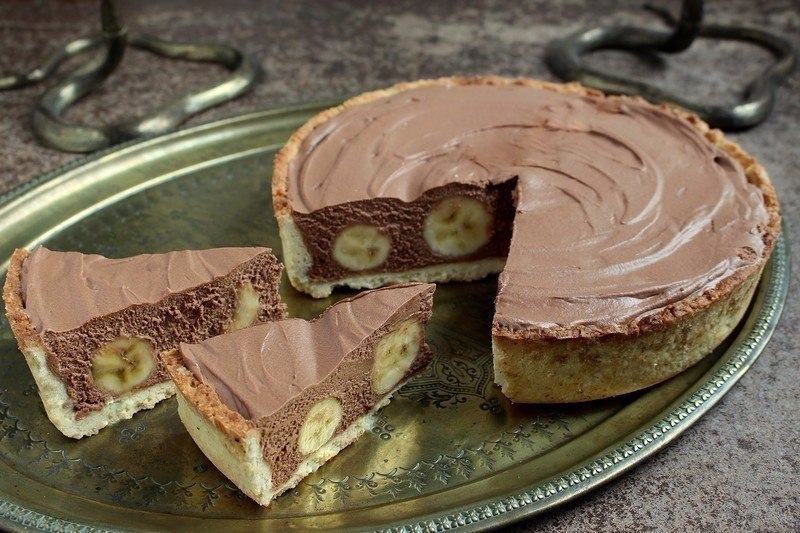 Вкуснейший торт с бананами и шоколадным муссом. Ингредиенты: Масло сливочное (в тесто) — 125 г Мука ...