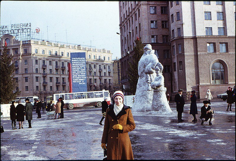 Челябинск советские фото. Челябинск 70 е годы. Челябинск 90 годы. Челябинск 90е. Площадь революции Челябинск 90-е годы.