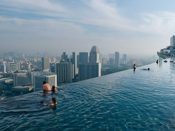  Infinity Pool, 