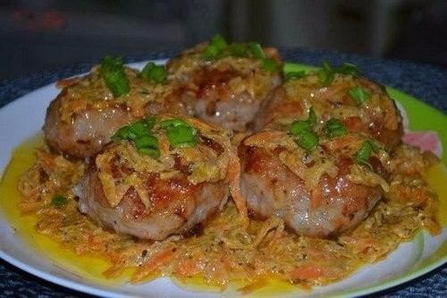 КОТЛЕТКИ В МОЛОЧНОМ СОУСЕ.Ингредиенты:Для котлет:фарш мясной - 500 гхлеб белый - 1 шт.лук репчатый - ...