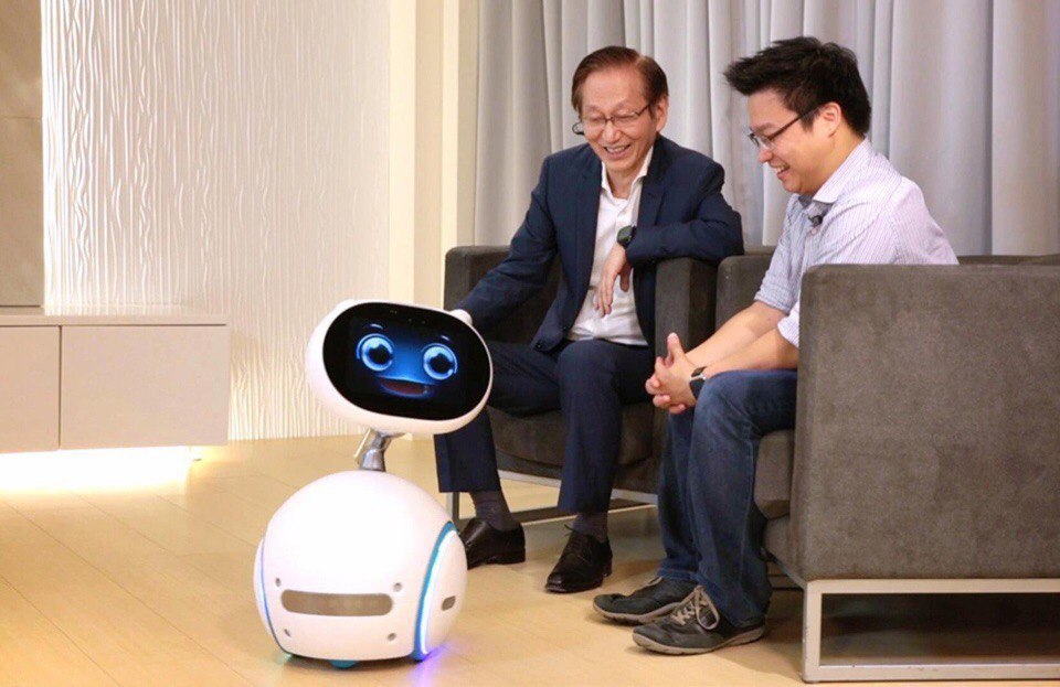 Feature robot