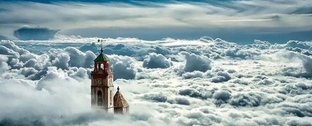 ))).Верьте во что-нибудь.В Деда Мороза, в Бога,в бонус на карточке, в то, что придёт подмога,в ...