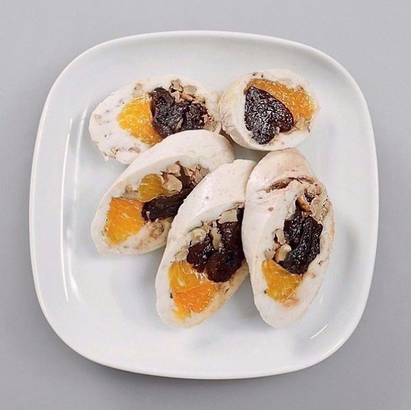 ПАРОВОЙ КУРИНЫЙ РУЛЕТ С МАНДАРИНАМИ И ЧЕРНОСЛИВОМ.Главная прелесть этого рулета заключается в том, ...