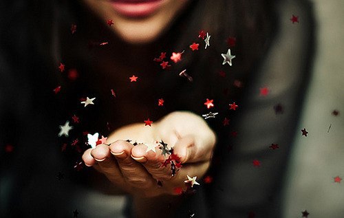 И в жизни бывает все так, как ты хочешь, Сбываются сказки, хотя в них не веришь, И светлыми кажутся ...