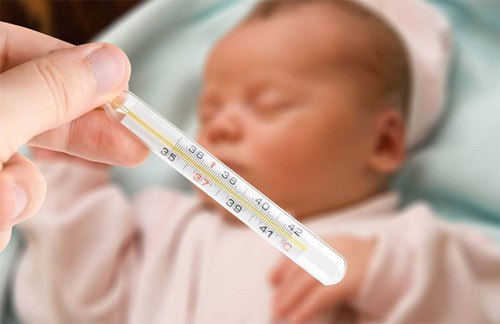 Что МОЖНО и что НЕЛЬЗЯ делать при высокой температуре у ребенка (7 золотых правил). Есть ли польза ...