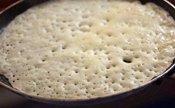 Заварные блины на молоке.Приготовление:1. Взять пол-литра молока.2. 2 яйца взбить венчиком.3. ... - 3