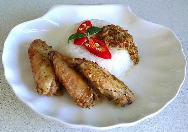 КУРИНЫЕ КРЫЛЬЯ В СОУСЕ ПИРИ-ПИРИ.Ингредиенты:куриные крылышки - 10шт (или голени, бедрышки) - весом ...