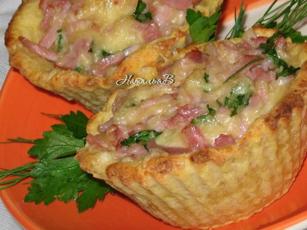 Картофельные тарталетки с сырно- ветчинной начинкой.Оригинальная и вкусная горячая закуска станет ...