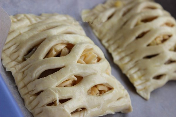 Слойки с курицей и сыром. Слоеное тесто - палочка-выручалочка для современной хозяйки. Предлагаю ... - 4