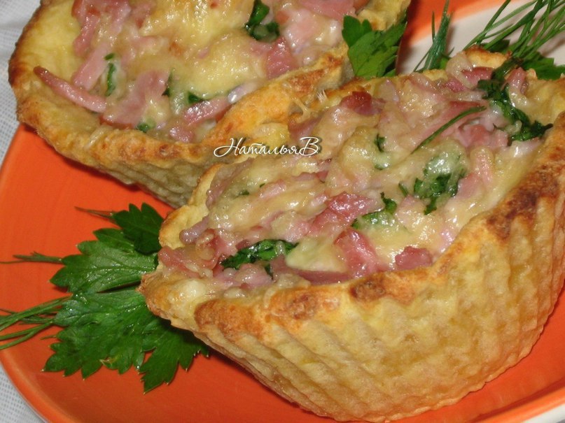 Картофельные тарталетки с сырно- ветчинной начинкой.Оригинальная и вкусная горячая закуска станет ...
