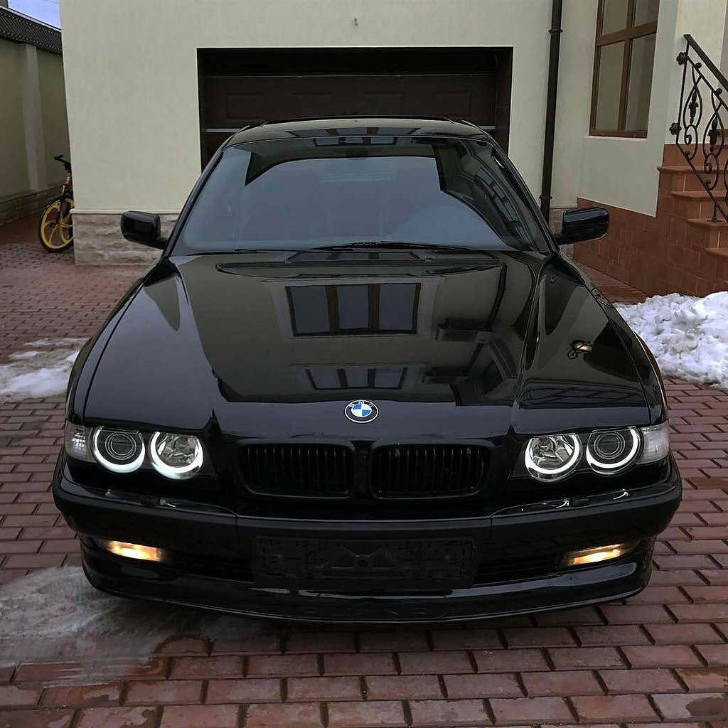 BMW 7 e38 черная