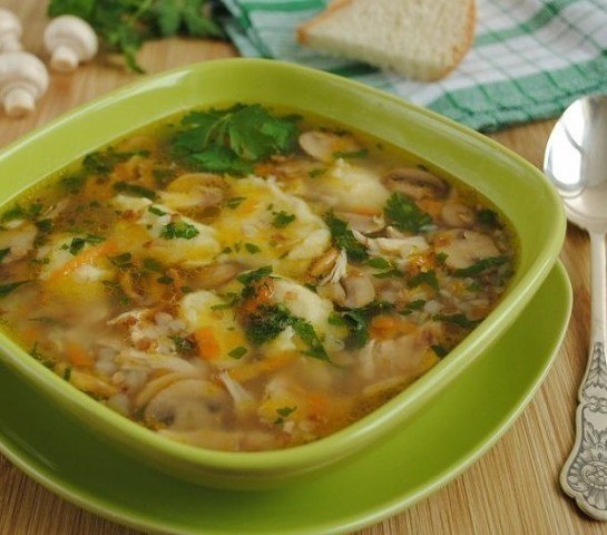 Гречневый суп с грибами и картофельными клецками.Ингредиенты:- !1! литра воды- 250 гр. шампиньонов- ...