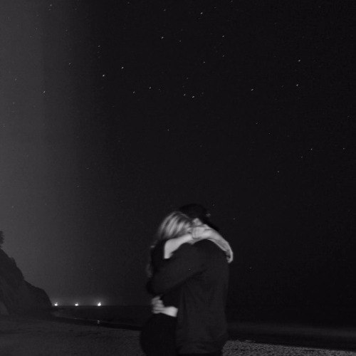 Самый важный человек — это тот, кому ты, вернувшись откуда-нибудь, самому первому напишешь простое: ...