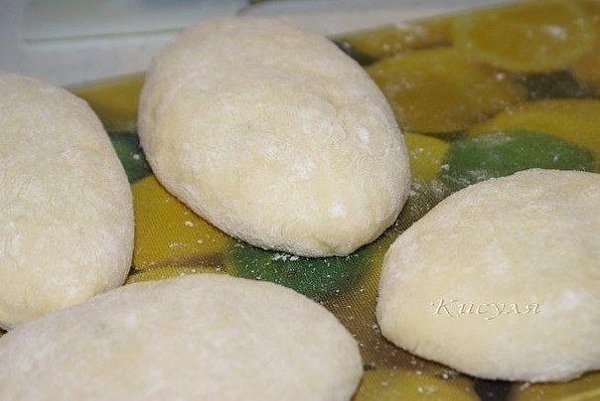 Пирожки с мясной начинкой.Ингредиенты:молоко 400 гмасло сливочное 150 гсахар 2 ст. л.соль 0,5 ч. ... - 6