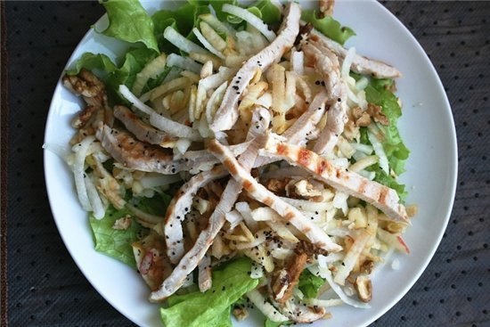 Куриный салатик на ужин: просто и со вкусом.на 100грамм - 104.25 ккалБ/Ж/У - ...