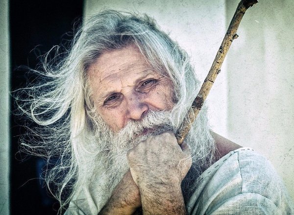 К себе будь строг, а за другими смотрит Бог. Симеон Афонский