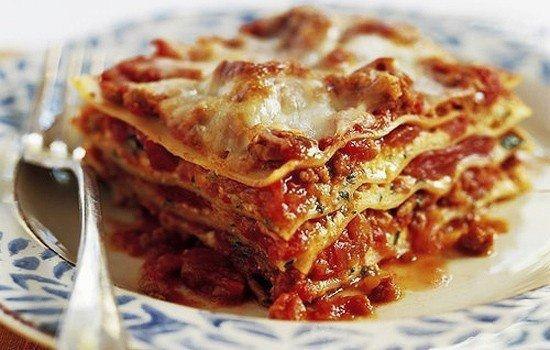 Лазанья. Ингредиенты: -9 листов теста -400 г мяса (фарш-говядина) -100 г лука -2 дольки чеснока -300 ...