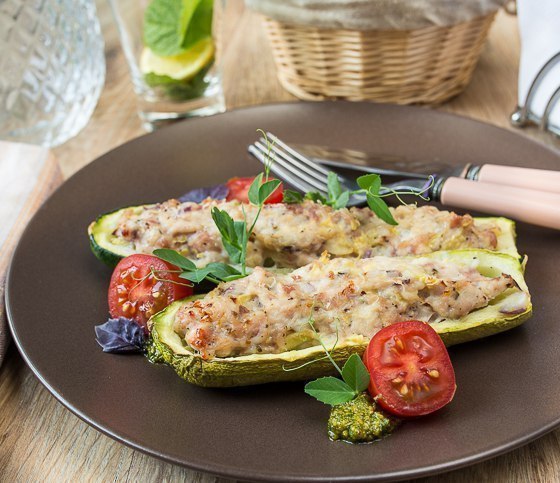 КАБАЧКИ, ФАРШИРОВАННЫЕ КУРИЦЕЙ. Ингредиенты на 4 порции: 4 кабачка (около 250-300 г каждый) 600 г ... - 6
