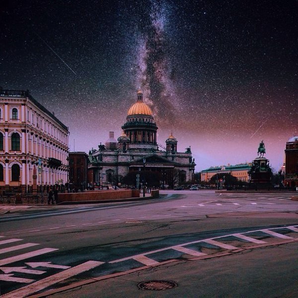 Млечный Путь над Исаакиевским собором, Санкт-Петербург.