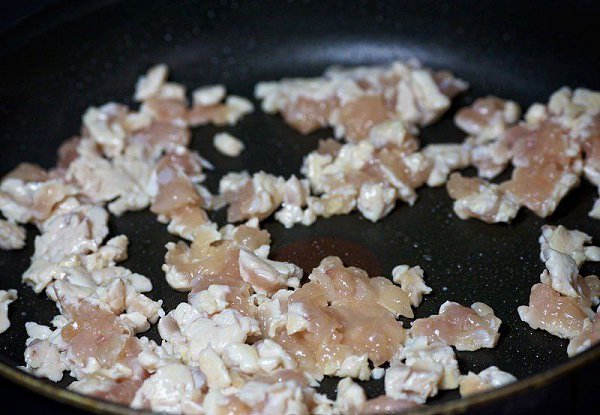 Шампиньоны с курицей и сыром. Ингредиенты: Куриное филе — 500 г Фета — 60 г Большие свежие ... - 2