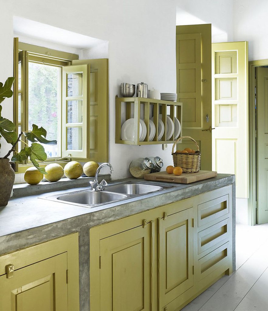 Кухня оливкового цвета